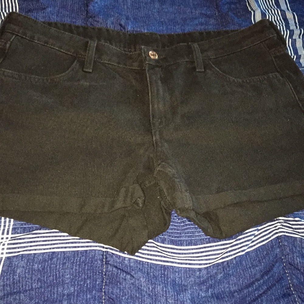 Regular waisted shorts